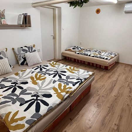 Apartmanovy Dom Grand Štúrovo Esterno foto