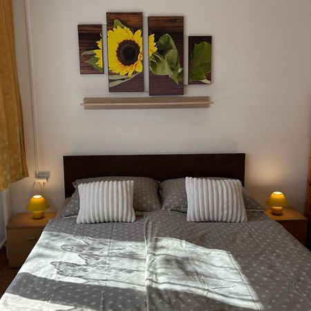 Apartmanovy Dom Grand Štúrovo Esterno foto