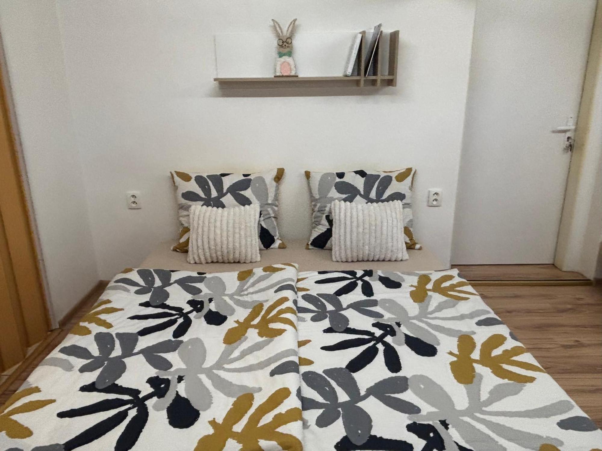 Apartmanovy Dom Grand Štúrovo Esterno foto