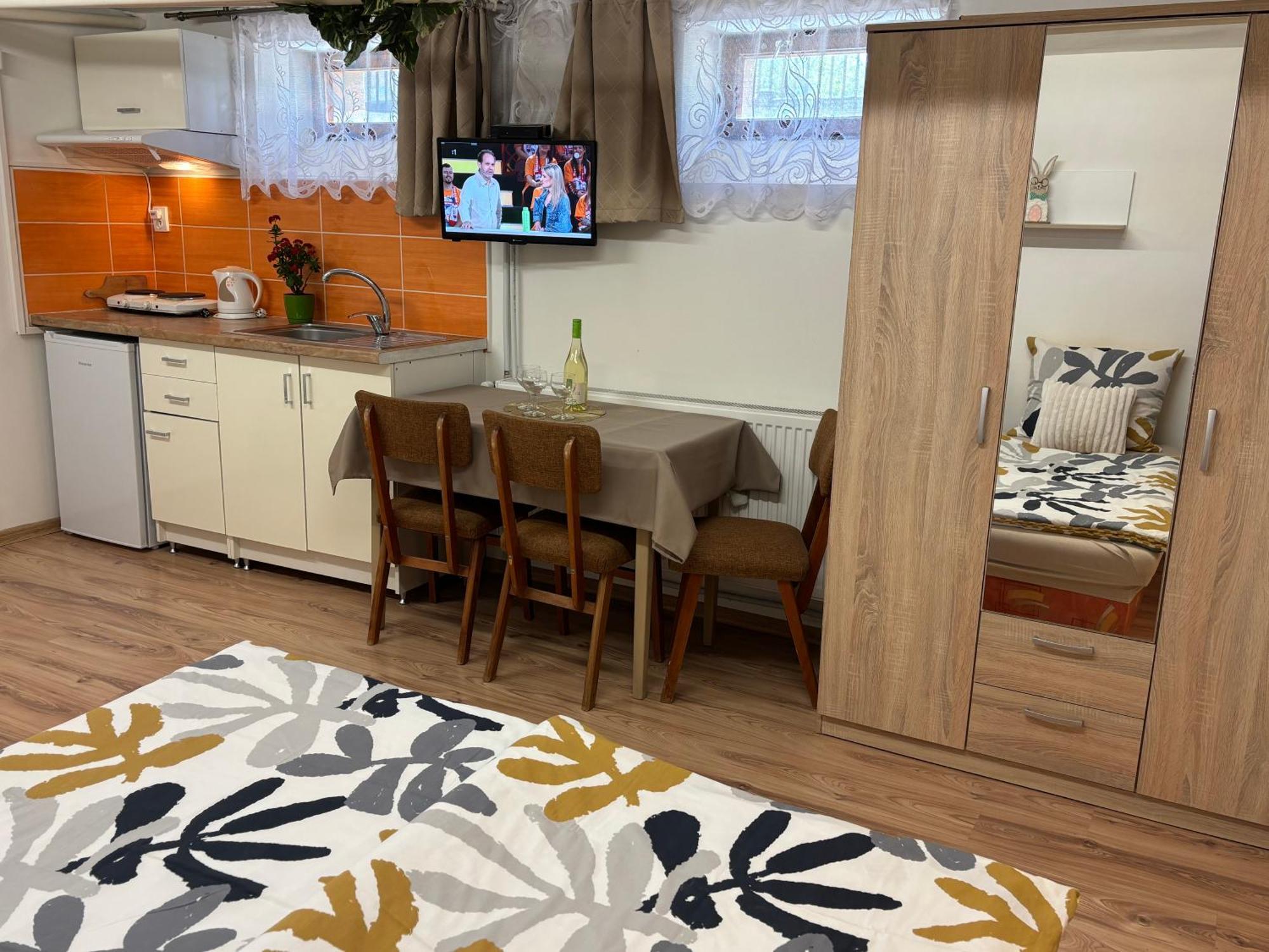 Apartmanovy Dom Grand Štúrovo Esterno foto