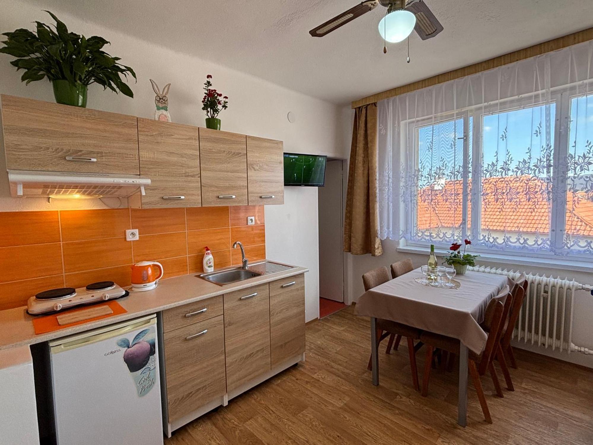 Apartmanovy Dom Grand Štúrovo Esterno foto