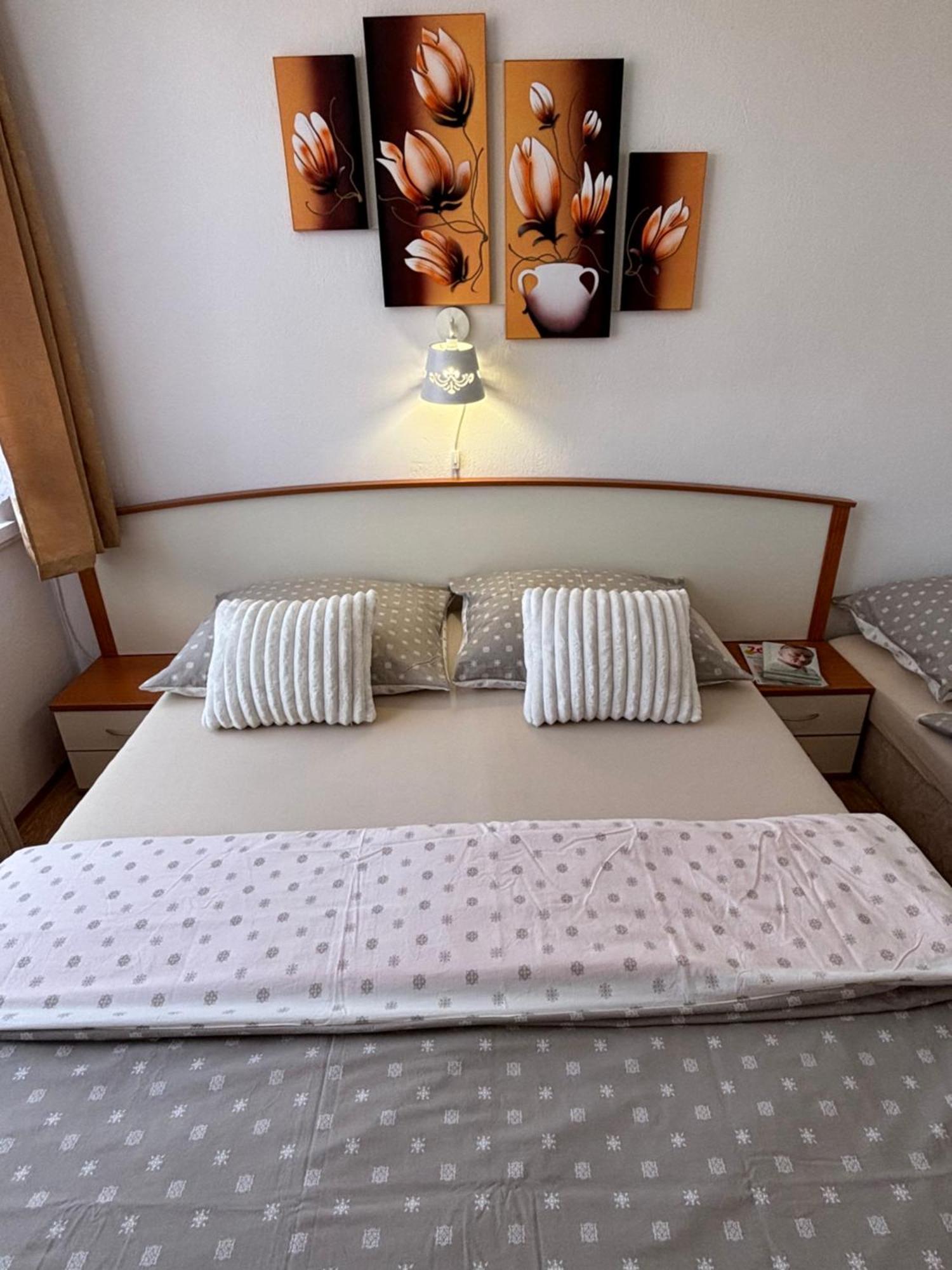 Apartmanovy Dom Grand Štúrovo Esterno foto