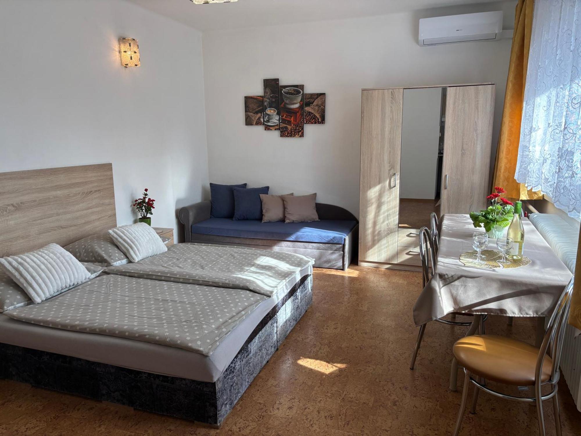 Apartmanovy Dom Grand Štúrovo Esterno foto