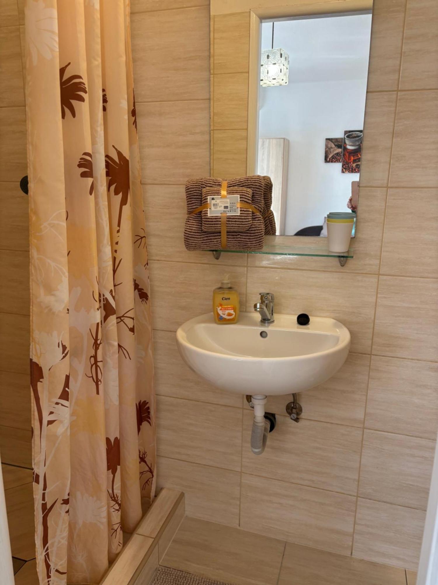 Apartmanovy Dom Grand Štúrovo Esterno foto