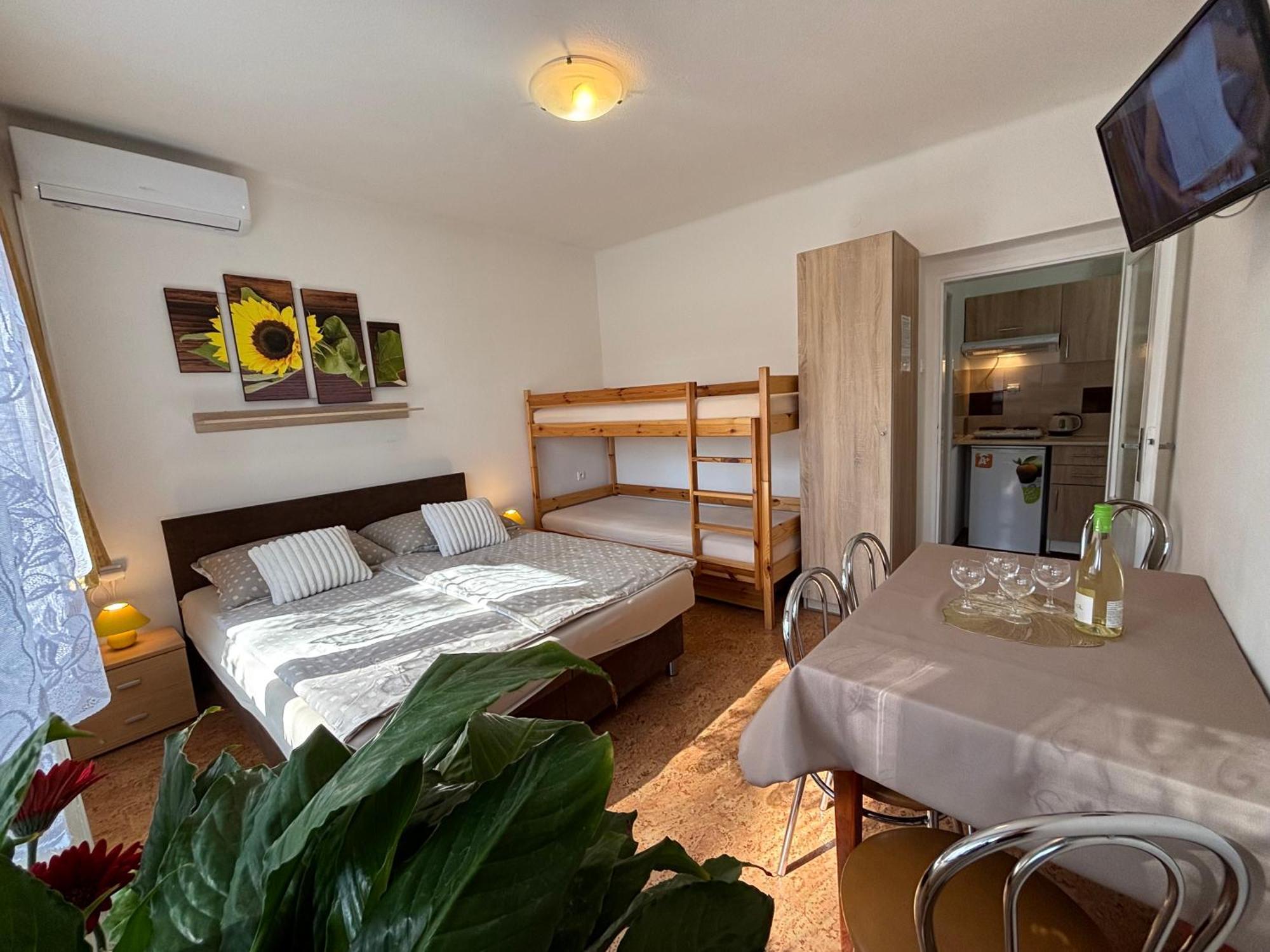 Apartmanovy Dom Grand Štúrovo Esterno foto