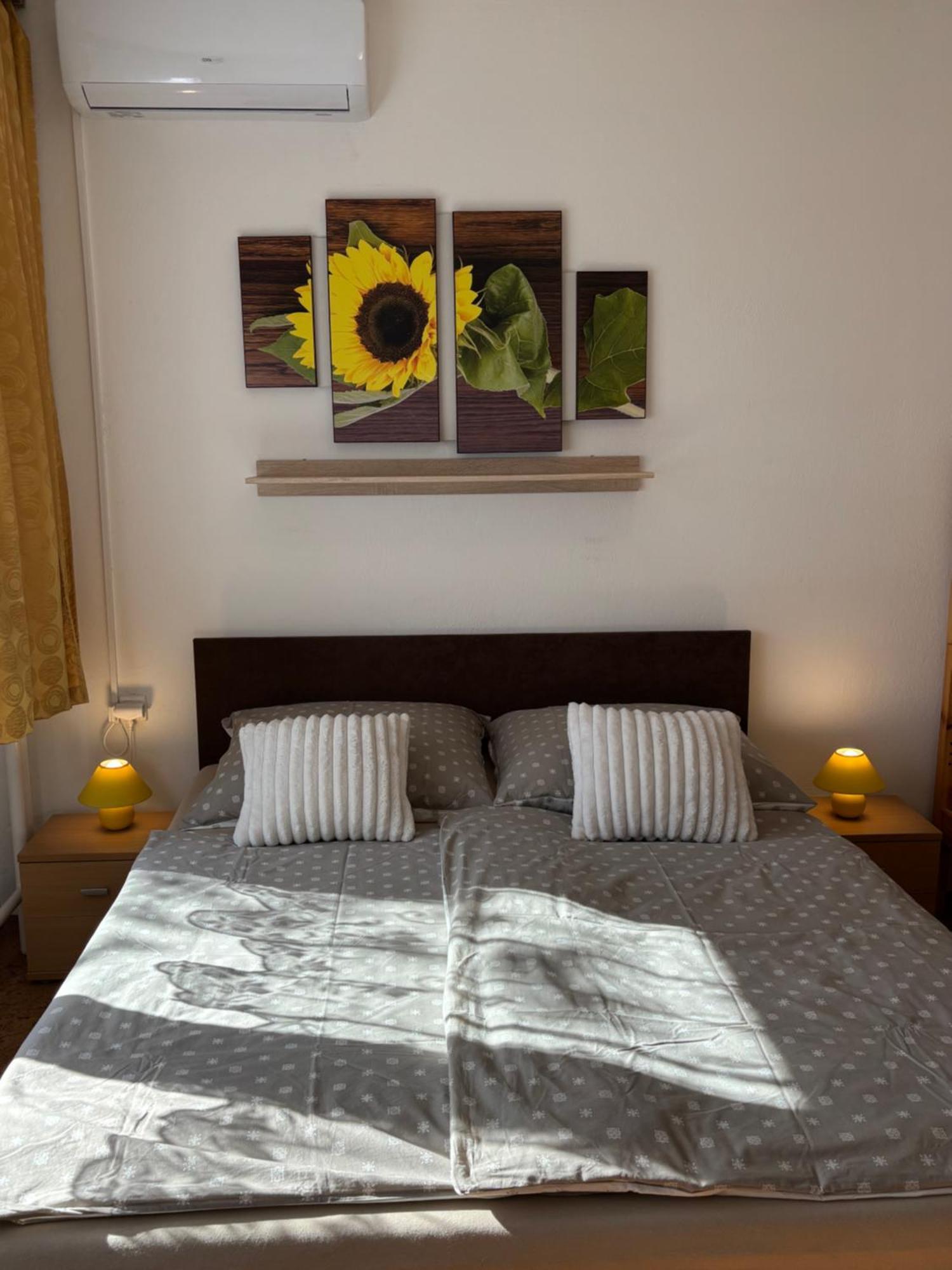 Apartmanovy Dom Grand Štúrovo Esterno foto