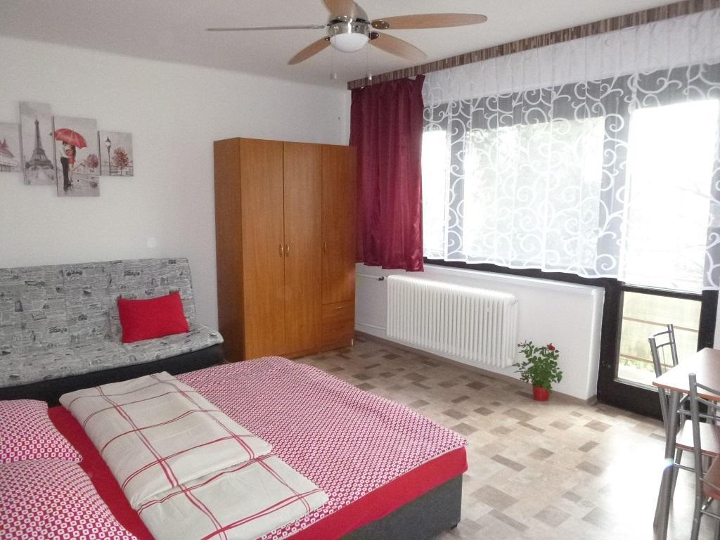 Apartmanovy Dom Grand Štúrovo Esterno foto