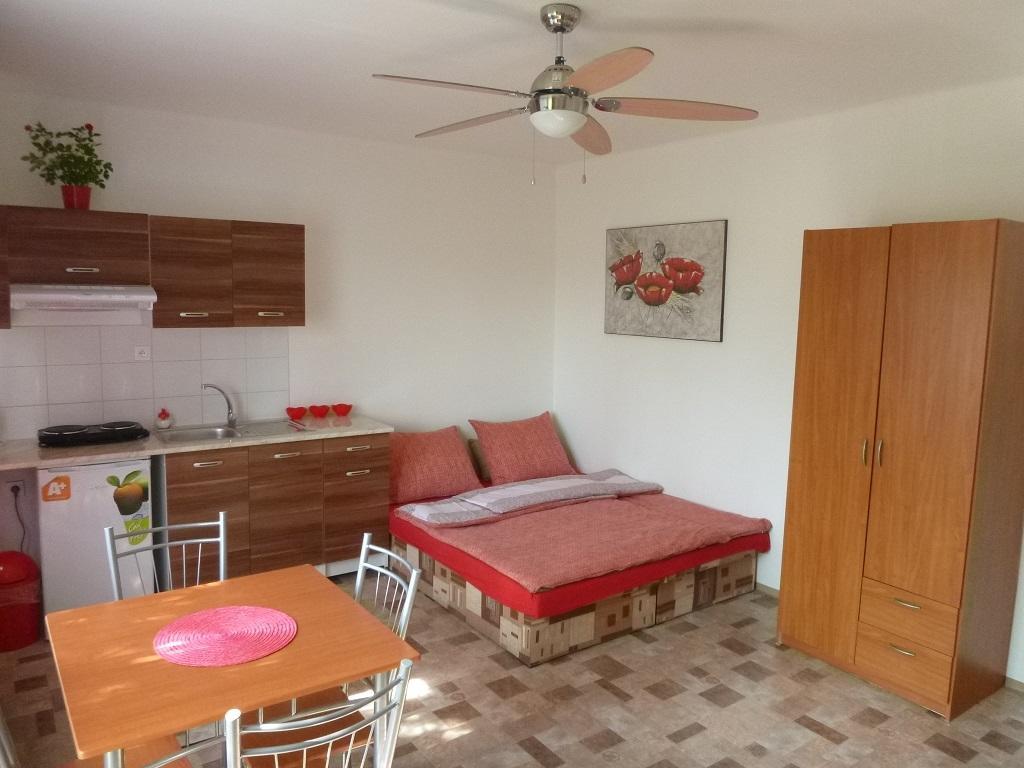 Apartmanovy Dom Grand Štúrovo Esterno foto