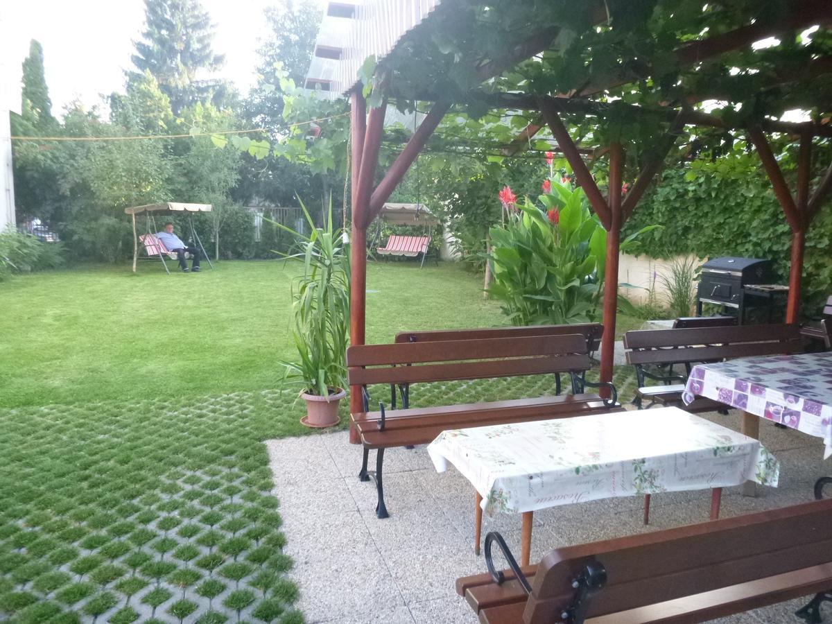 Apartmanovy Dom Grand Štúrovo Esterno foto