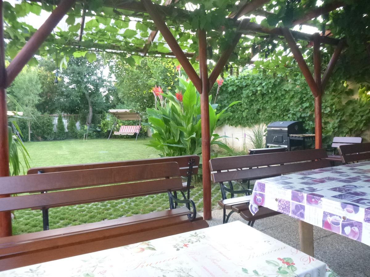 Apartmanovy Dom Grand Štúrovo Esterno foto